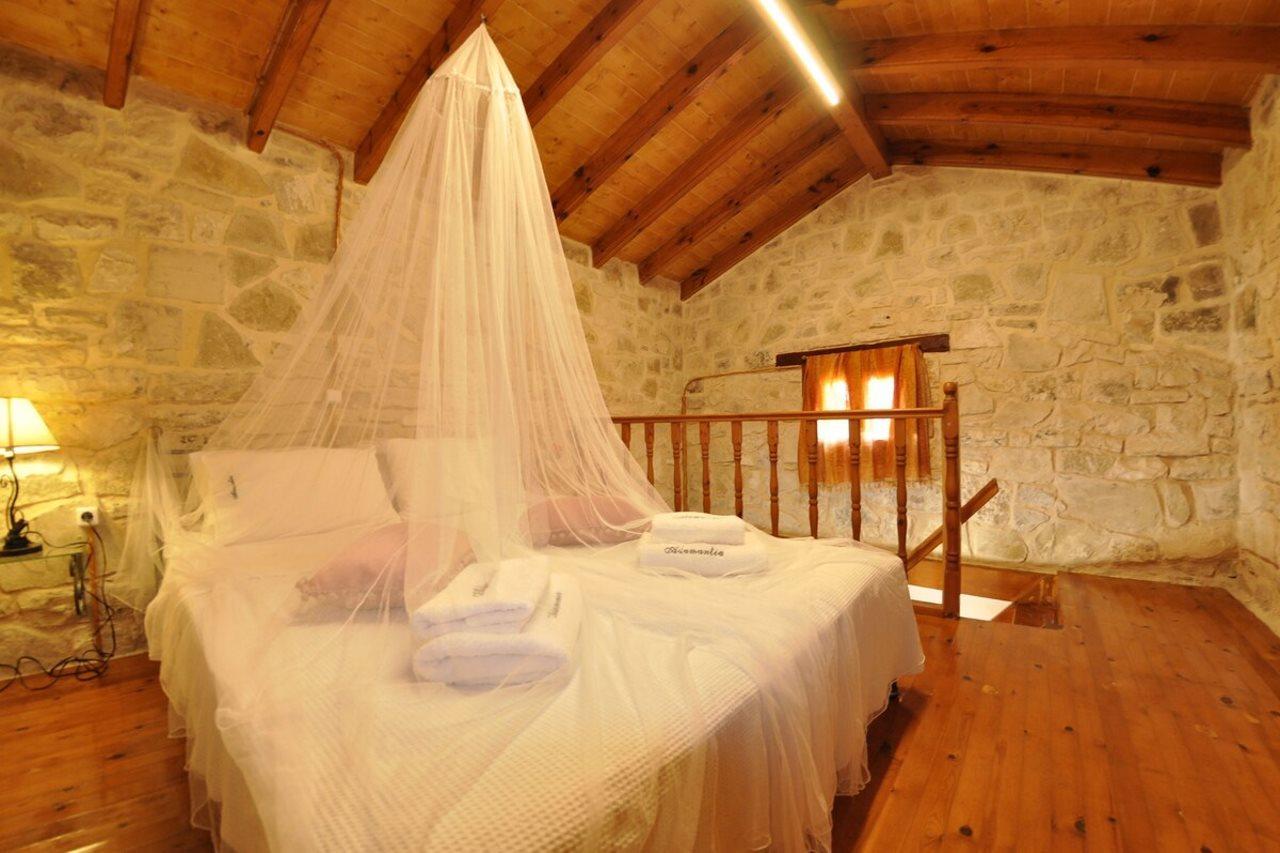 Adamantia Hotel Гайос Екстериор снимка
