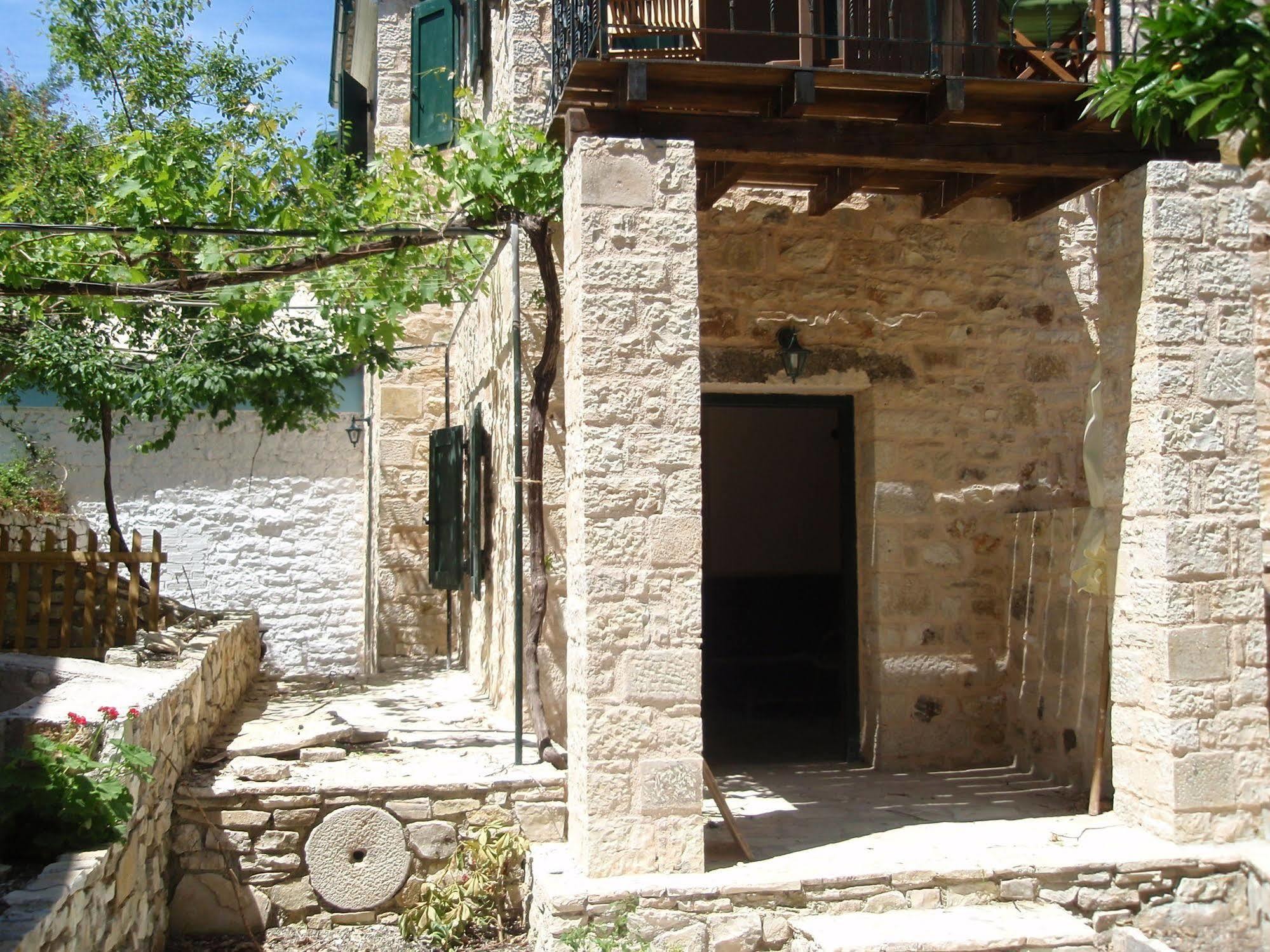 Adamantia Hotel Гайос Екстериор снимка