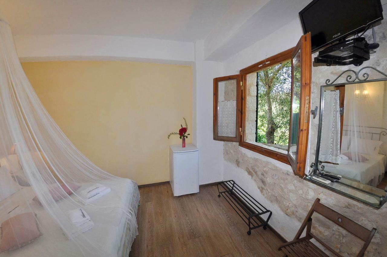 Adamantia Hotel Гайос Екстериор снимка