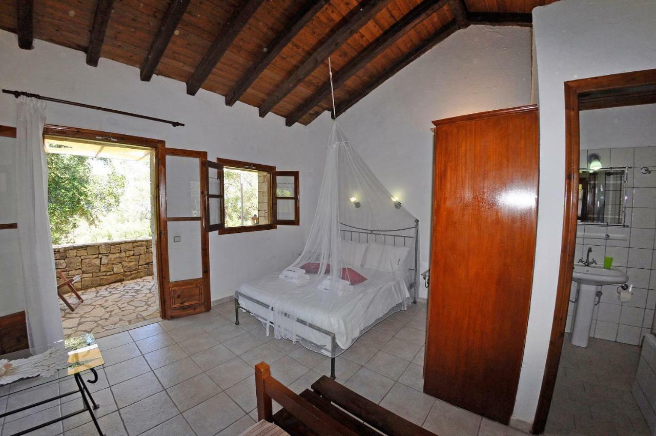 Adamantia Hotel Гайос Екстериор снимка