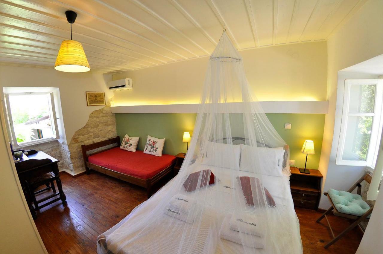 Adamantia Hotel Гайос Екстериор снимка