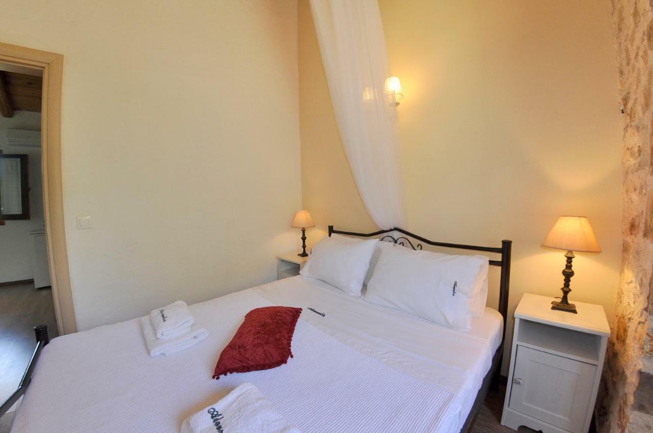 Adamantia Hotel Гайос Екстериор снимка