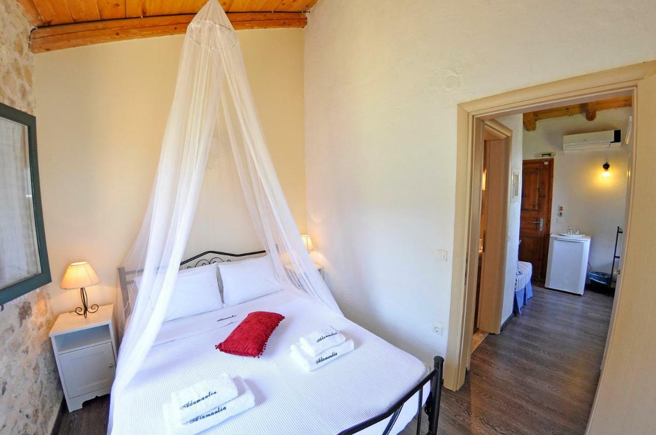 Adamantia Hotel Гайос Екстериор снимка